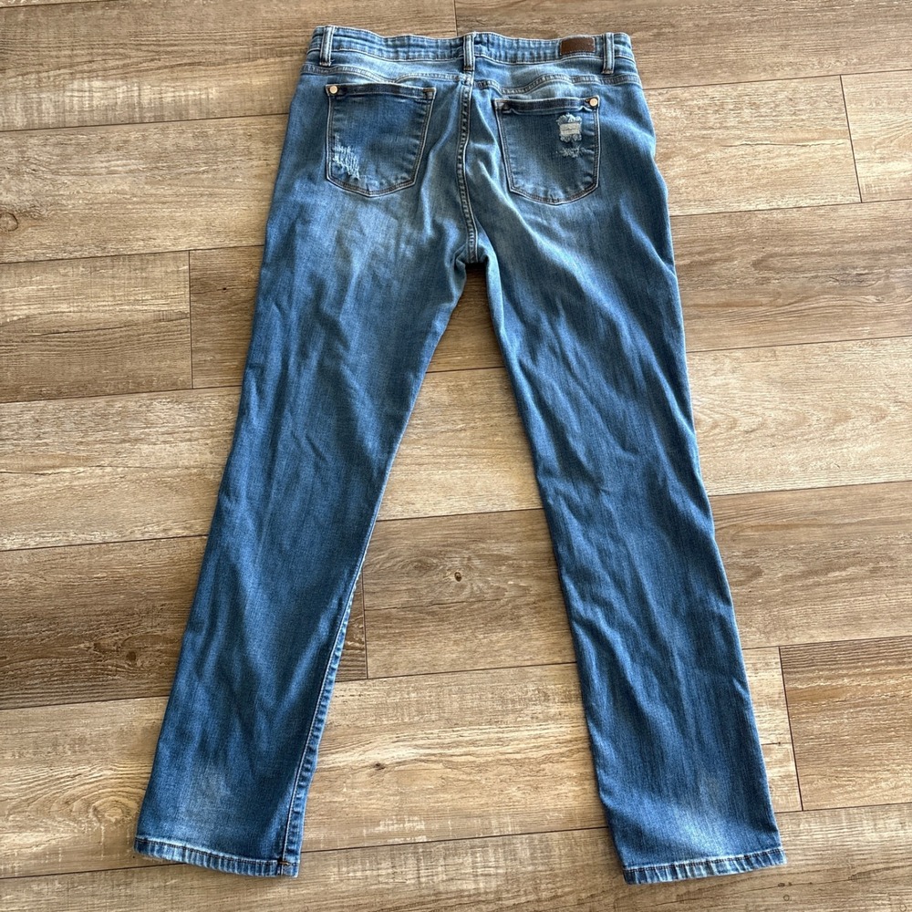 Judy Blue Straight Leg Jeans Womens 15/32 Blue Distressed Mid Rise Stretch Denim - Picture 2 of 8